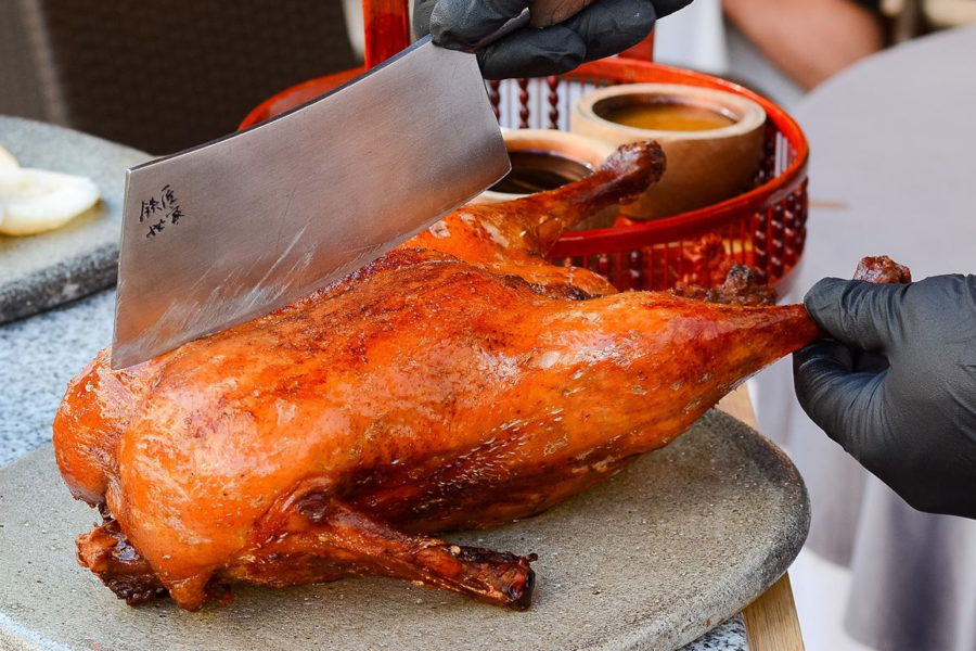 Аутентичну подача качки по-пекінськи